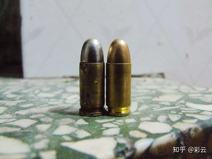 左边为.32acp弹,右为64式7.62x17mm手枪弹