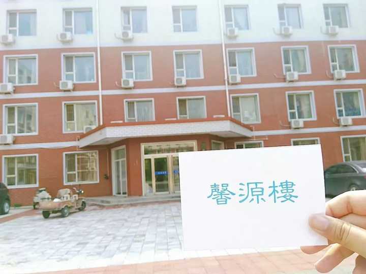 河北大学的宿舍条件如何?校区内有哪些生活设施?