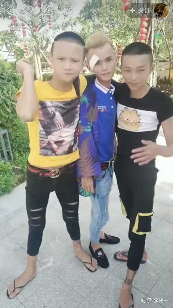 有人是故意搞笑,但是却影响了很多小孩子,没有喷"社会人"丑的意思,就
