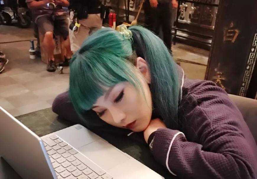 双马尾的二次元美少女形象的扮演让人过目不忘的天才黑客 kiko-尚语贤