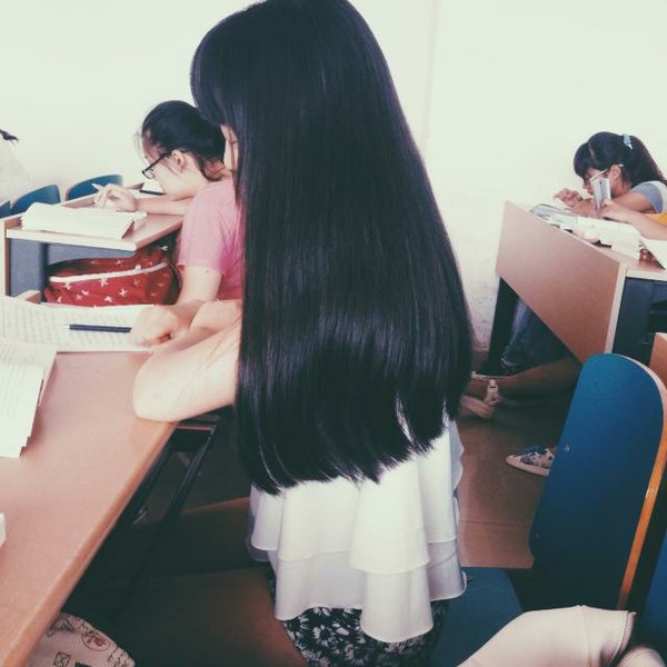 图可能有点小… 心满意足脸(我有刘海咯 ) 后来看到闺蜜的齐腰长发