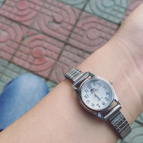 用了五年的手表 是我奶奶送的 日本双狮表 因为时间太久找不到型号