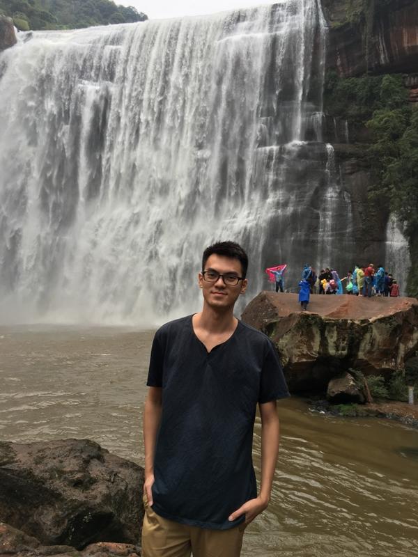 请各位亲鉴定这个男生是不是帅哥?