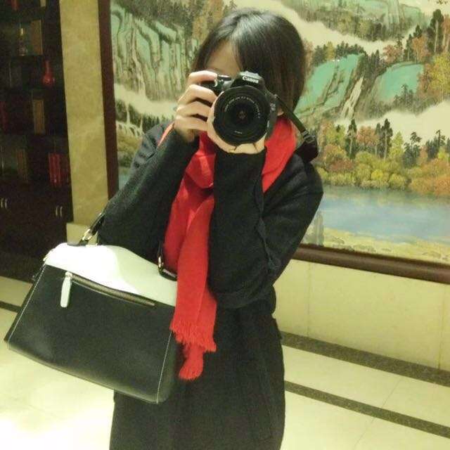 为什么那么多人喜欢拿自己举着单反的照片当头像?