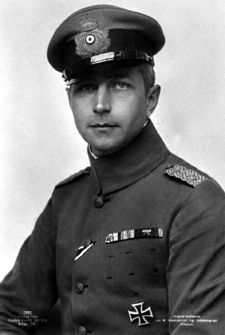 我很好奇为什么总是有人把纳粹军服归功于希特勒或者hugo.