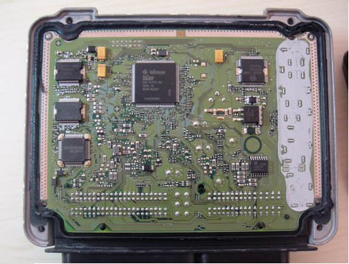 图中的pcb是 ecu 硬件,相当于电脑的主板.