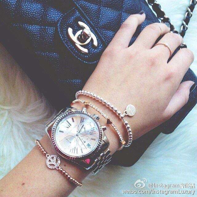 3、手表和手链同时戴，哪个更好？需要戴在同一只手上吗？ 