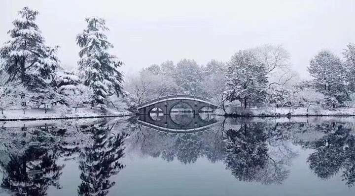 今日杭州雪,请问杭州哪儿的雪景最美,以诗配图最好不过啦,景美还得