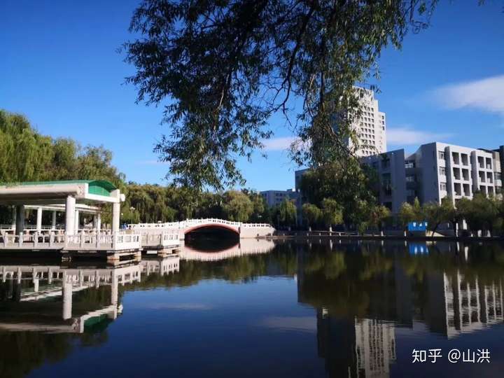 城市介绍    秦皇岛市,北依燕山,南临渤海,属于温带大陆性气候,夏无