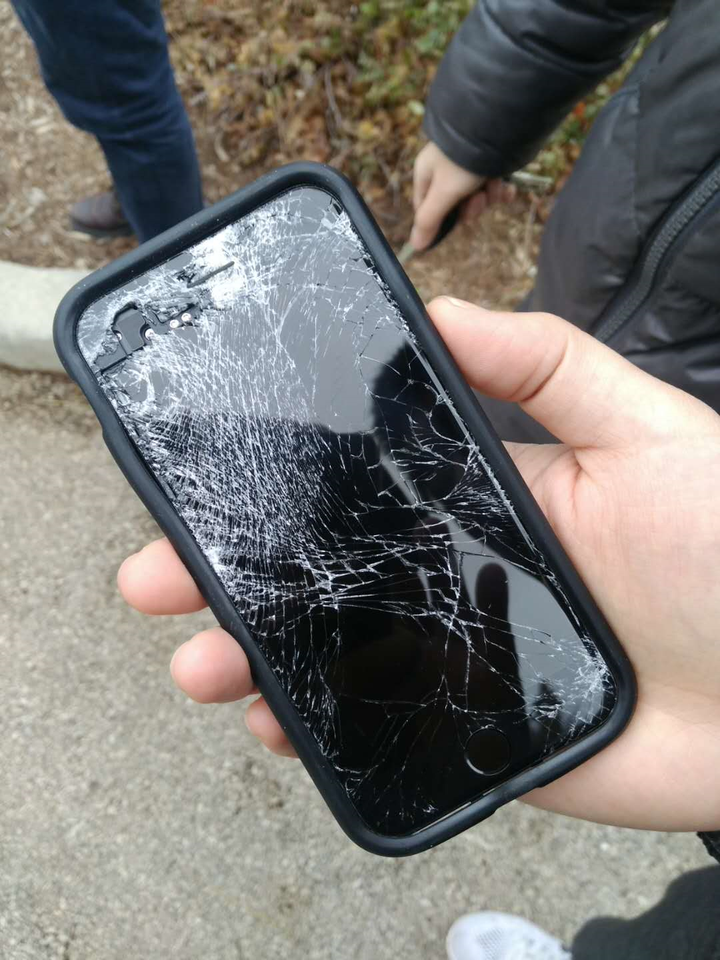我以后不敢乱提问了,因为我刚把我自己的手机碎了,虽然不是ipx