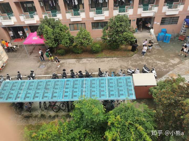 浙江大学宁波理工学院的宿舍条件如何?校区内有哪些生活设施?