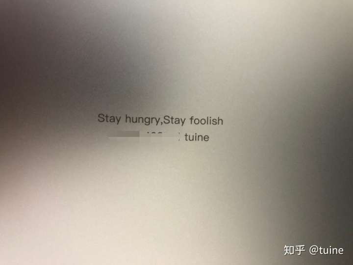 大概是乔布斯说过的这句话:stay hungry, stay foolish
