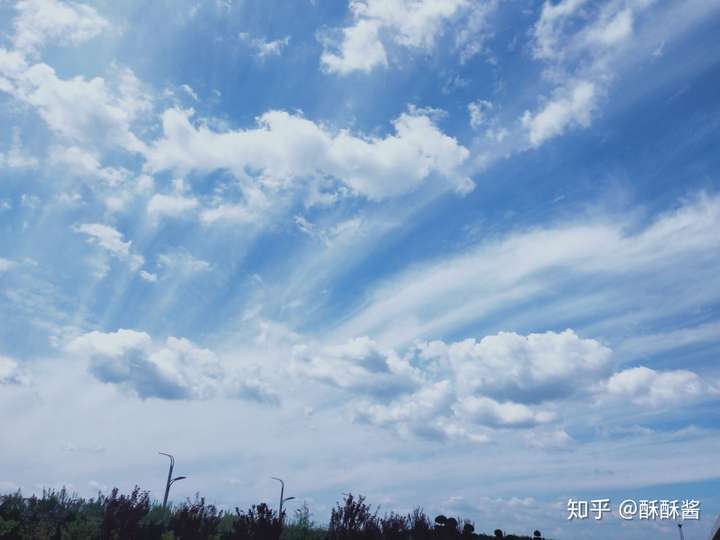 能不能分享一张你手机相册里最美的天空照?