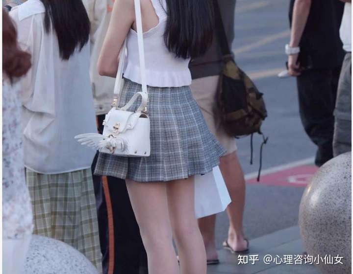 女生穿超短裙真的有错么