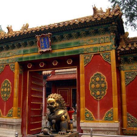 养心殿是历史悠久的汉族宫殿建筑,始建于明代嘉靖年间,位于内廷乾清宫