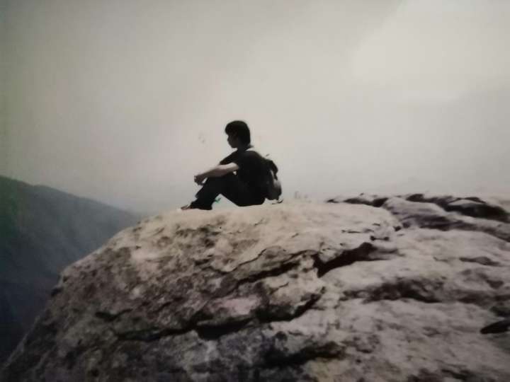 (青龙峡未修复长城的山顶,景色不错,我的头像做了色彩处理,这是原照片