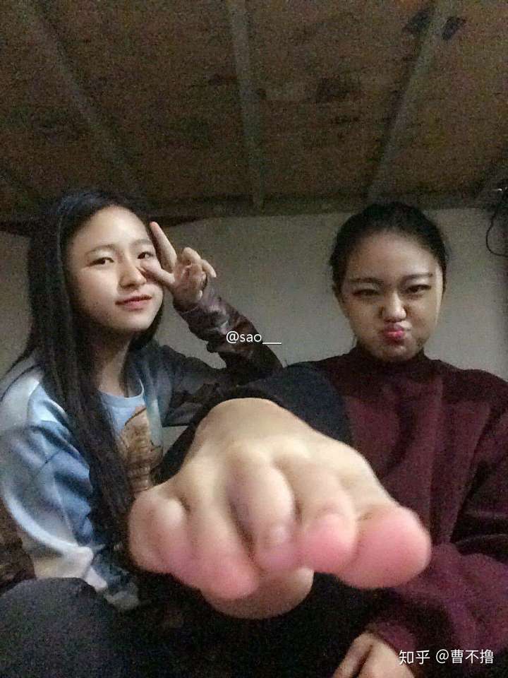 女孩觉得露脚趾害不害羞?