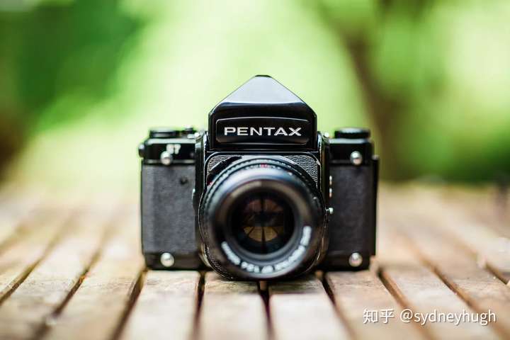 鉴于10000元预算: pentax67 最像135单反,可换镜头,使用方便,机械最