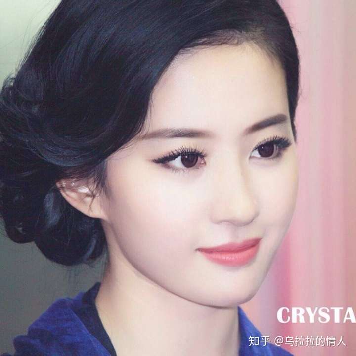 有没有哪个女明星刚出道很美,但很快就长老长残了的?