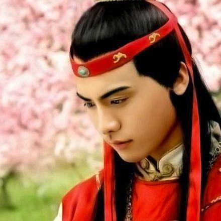 贾宝玉,中国古典名著《红楼梦》中的男主角.