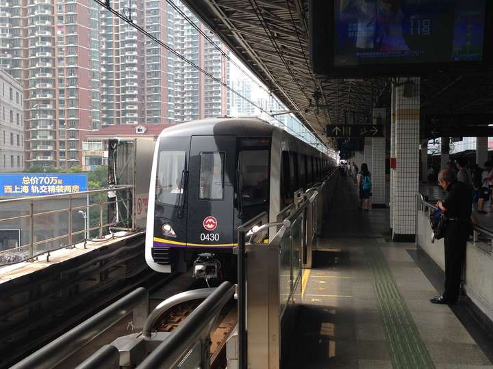 上海地铁3,4号线通用列车,型号03a02,04a02(黑包公)