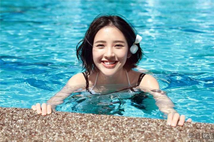 唐艺昕,笑起来很可爱,但是大多出演一些不讨喜的角色,也就是演过琪