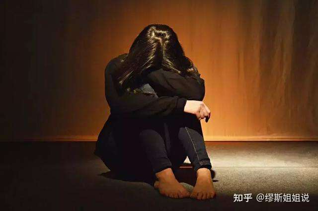 忽视你的感受,逐渐和你减少联系,慢慢地不再联系,甚至无视你的存在
