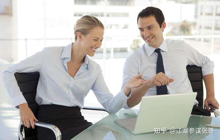 大领导对二领导不满,常向我打听二领导的情况,该怎么办?