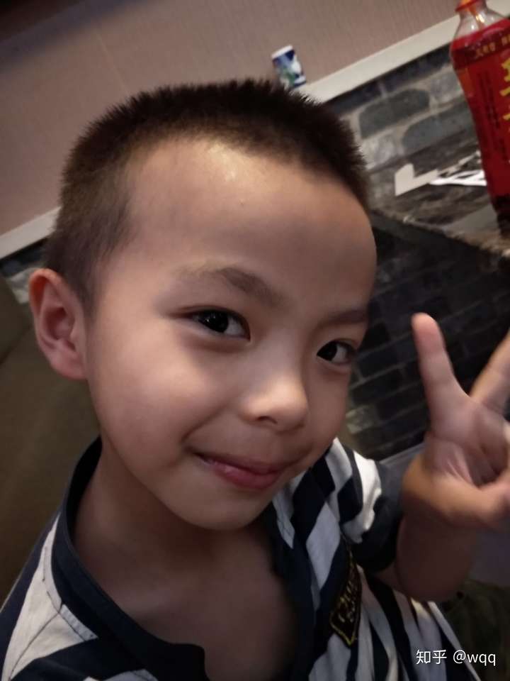 笑起来好纯净眼睛大大的弯弯的 手残党只能拍出这种照片(真人眼睛及其