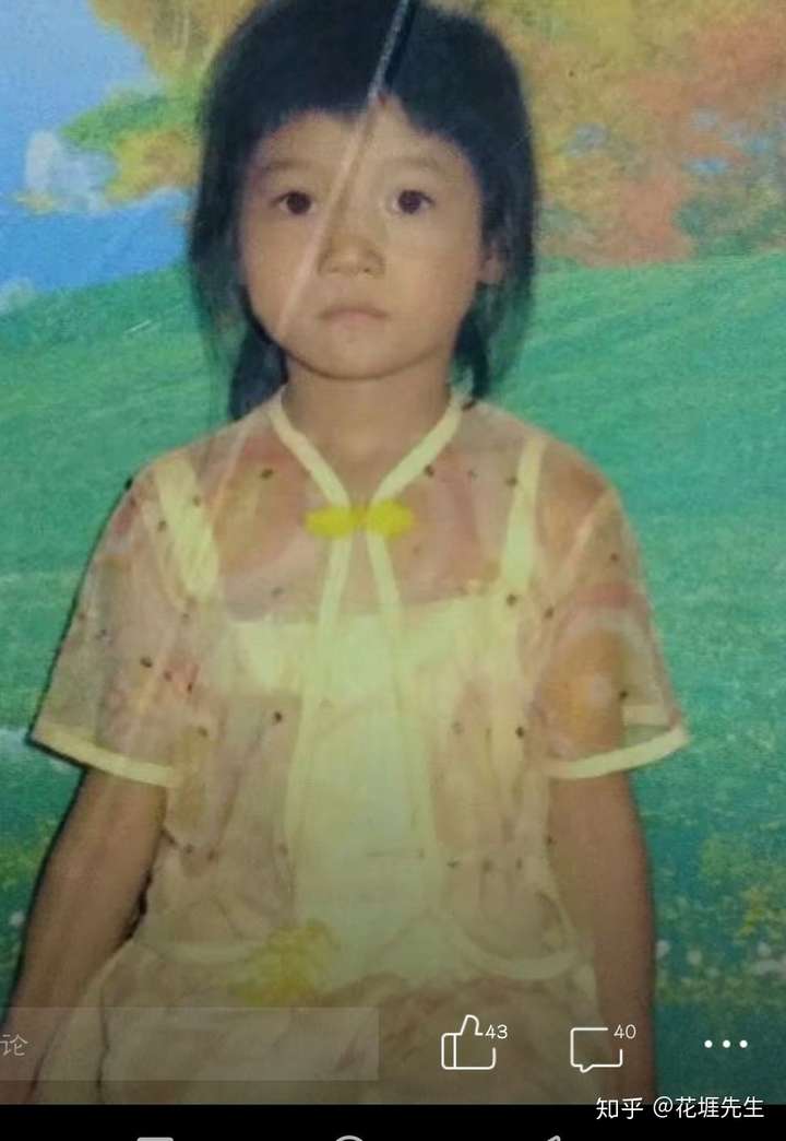 暗搓搓找出来两张小时候照片,之后可以看到这个丑孩子鼻子从小就很大