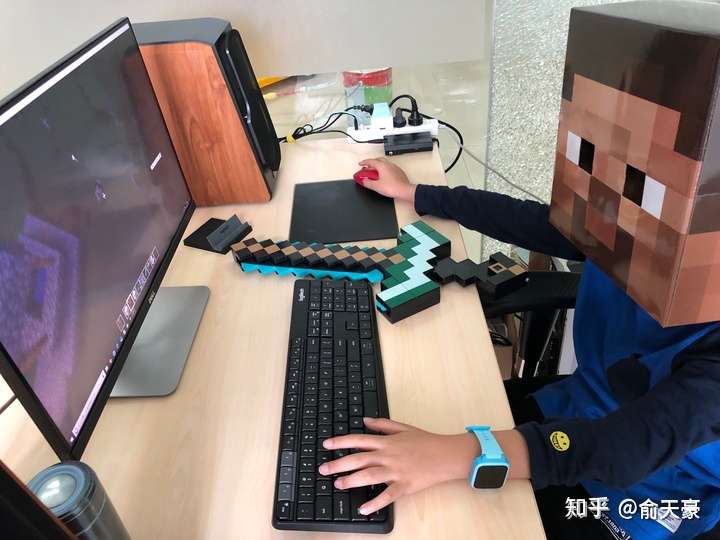 我孩子几年前玩游戏的照片.