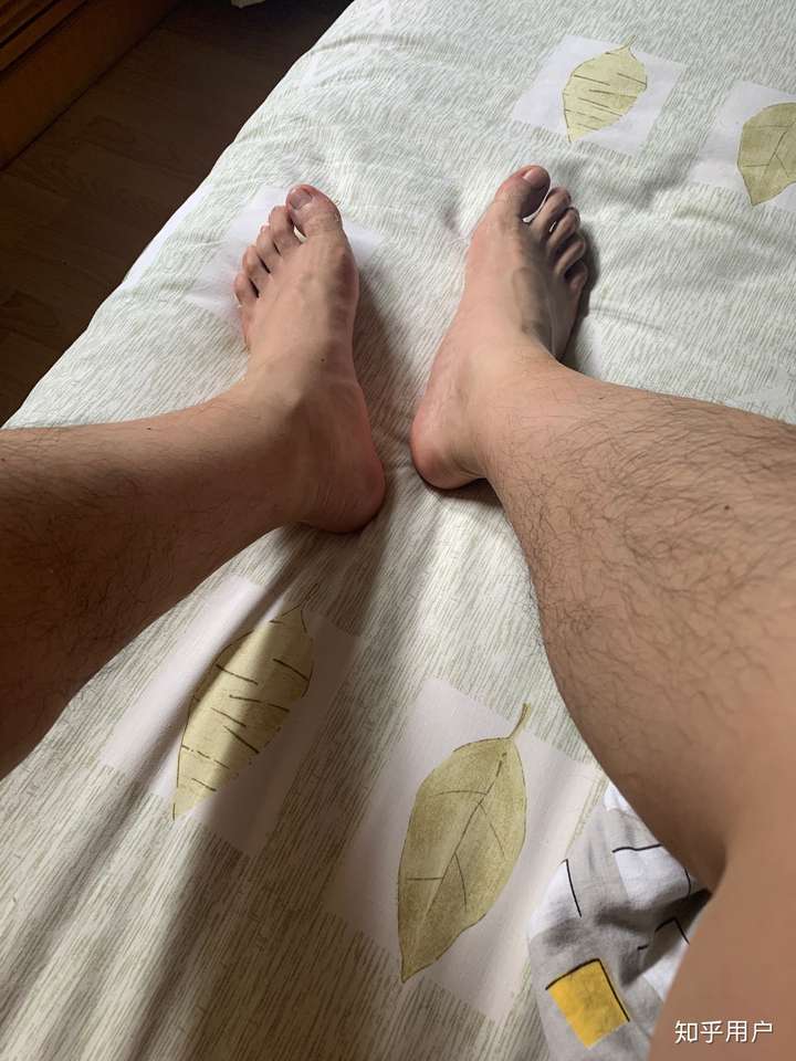男生的脚什么样算好看?