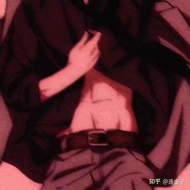 求一个动漫男头,头像里男的撩起一点衣角露出腹肌的那种?