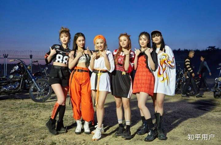 赵美延blackpink同台,赵美延blackpink合影 赵美延如果当年没有离开yg,blackpink以五人的组合出道,智秀还是门面