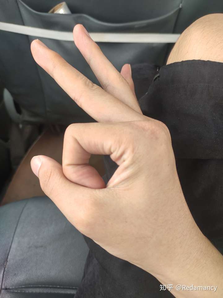 (只能用手比划给你们看了,请自行脑补)