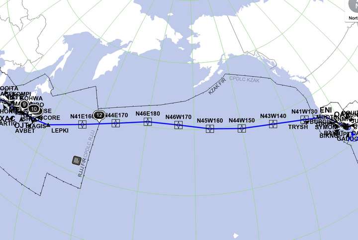 到美国在地球仪上拉一条线段,可以看到,其实最接近大圆航线的