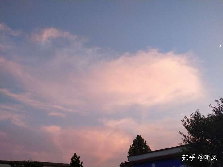能发一张你拍过最好看的天空的照片吗(白天黑夜都可以?