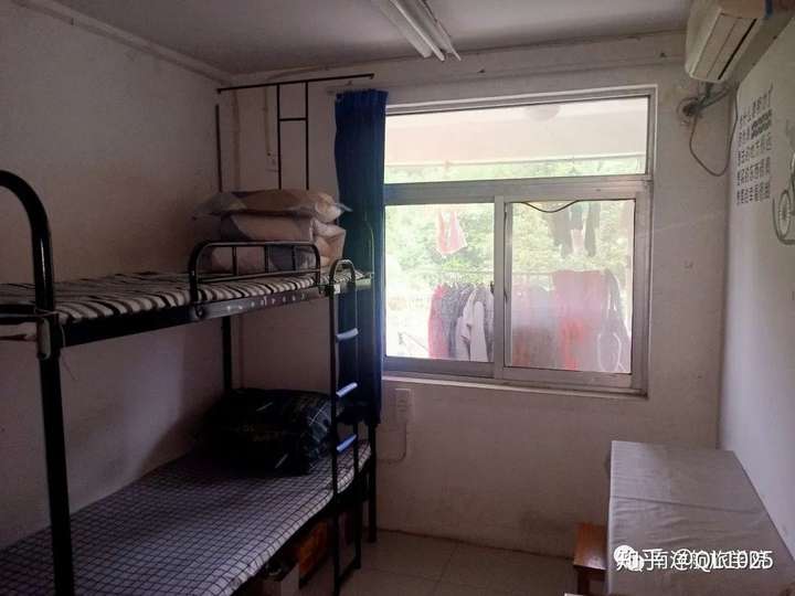 无锡南洋职业技术学院的宿舍条件如何?校区内有哪些生活设施?