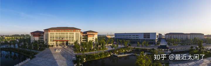 扬州大学广陵学院的图书馆或教室环境如何?是否适合上