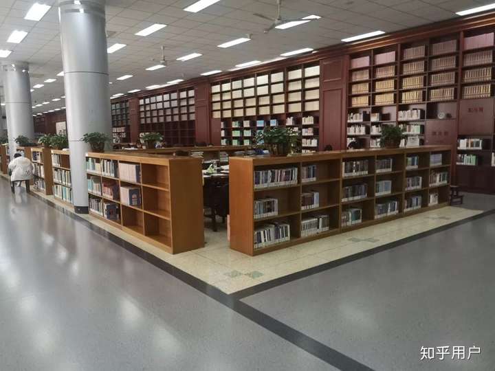 东北师范大学的图书馆或教室环境如何?是否适合上自习