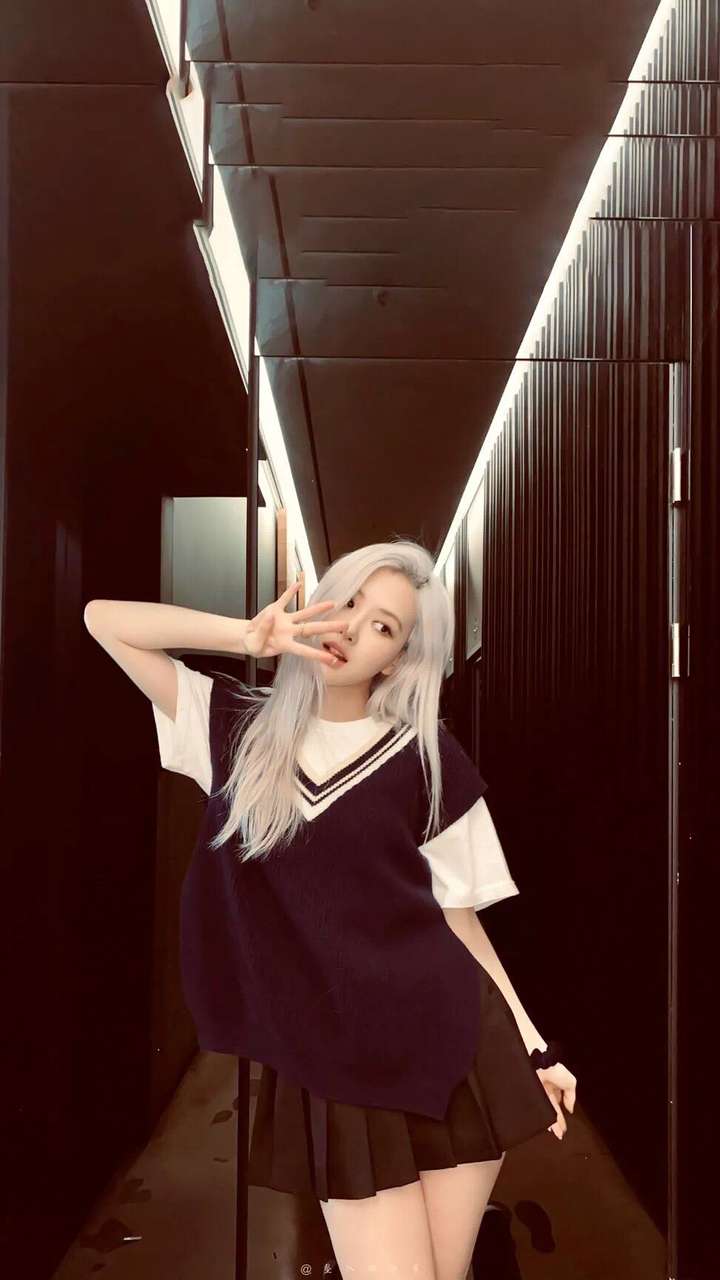 rose朴彩英神图,Lisa神图 有没有blackpink的rose朴彩英无水印的美图?