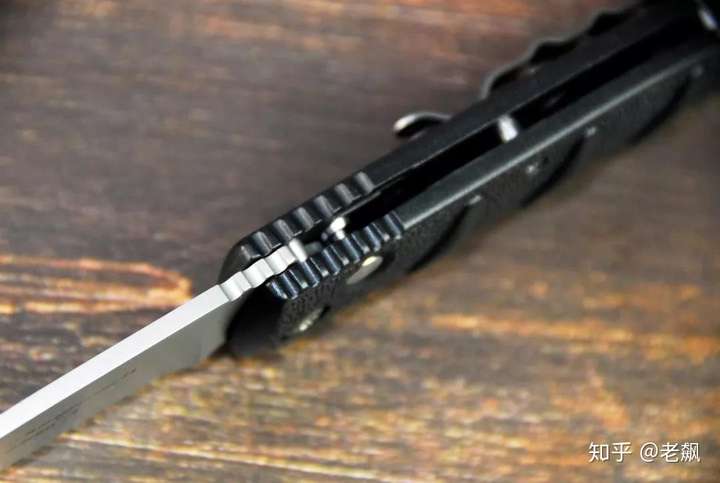 老飙 公众号:钢铁粉丝团 ak-74按钮锁折刀 型号:kals-74 刃材:aus