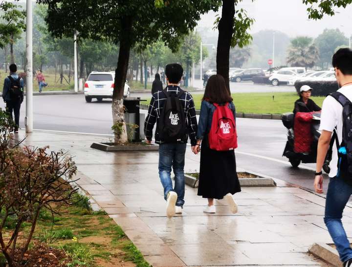 152女生和175男生合影,150和175情侣身高图 女生普遍要求男生身高175cm起步,175cm以下的怎么办?