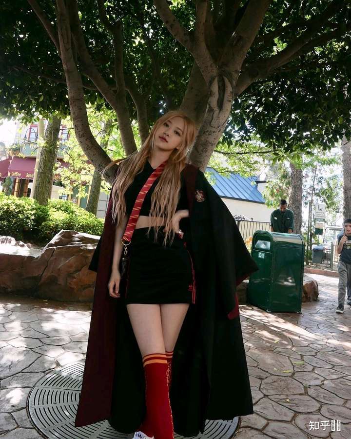 blackpink哈利波特,blackpink魔法学院照片 如何看待最近韩圈有些人不喜欢blackpink以及blink?