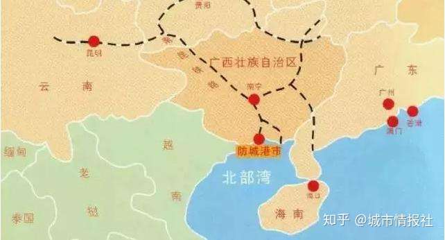 1997年南昆铁路建成通车,广西提出西南出海大通道的设想,由于当时云贵
