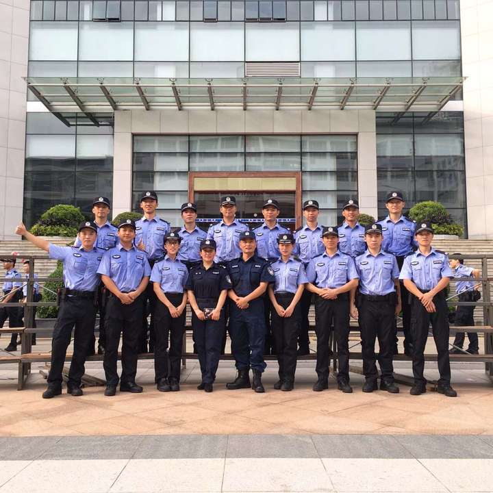 中国警察夏季短袖执勤服为何选择夹克式?