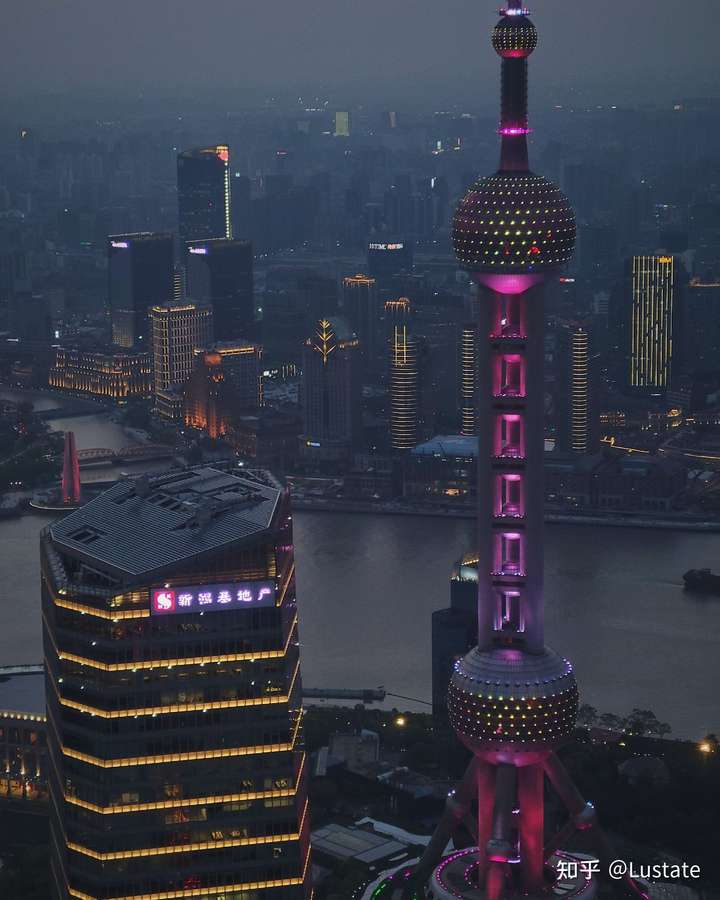东方明珠,上海环球金融中心,金茂大厦,那个夜景比较不错.