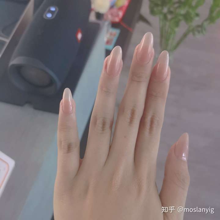 什么指甲颜色适合黄皮的女孩子?
