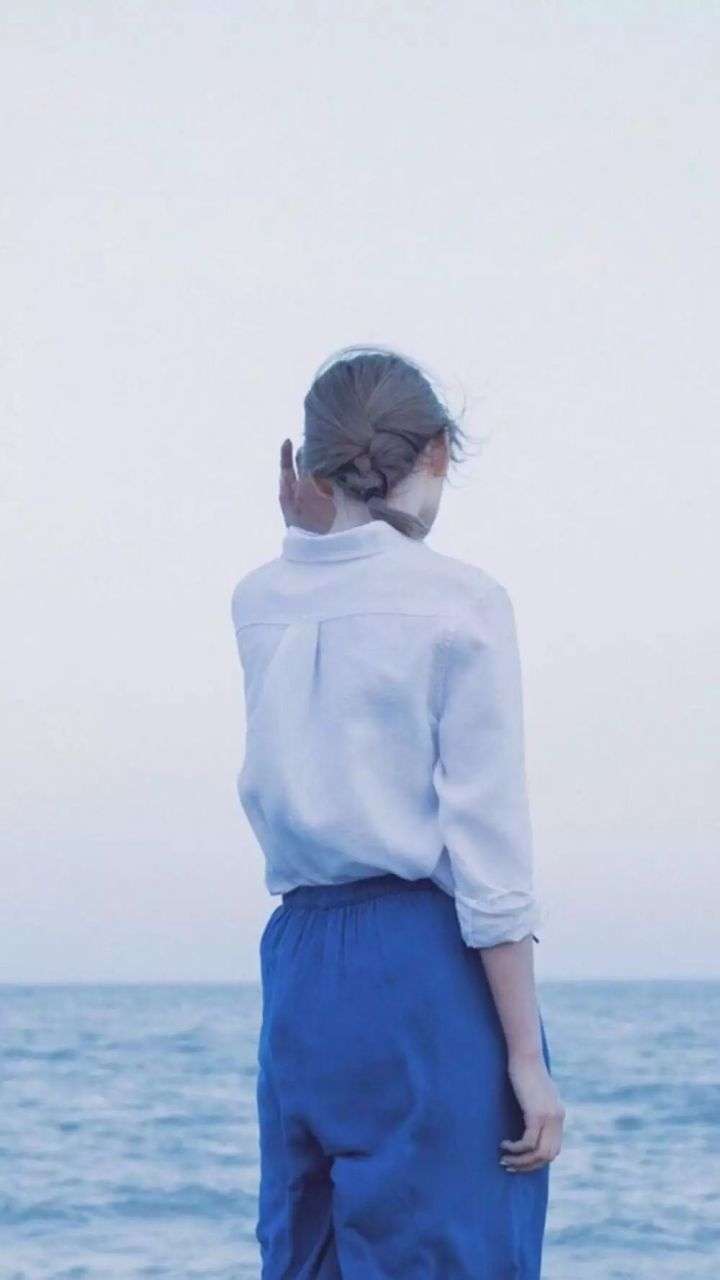 小可爱们有没有特别干净的女孩子高清壁纸吖?