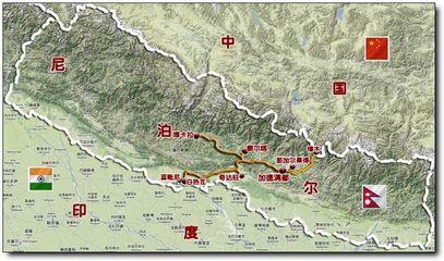 尼泊尔位于喜马拉雅山脉南麓,南亚次大陆北端,国土的东,南,西三面皆